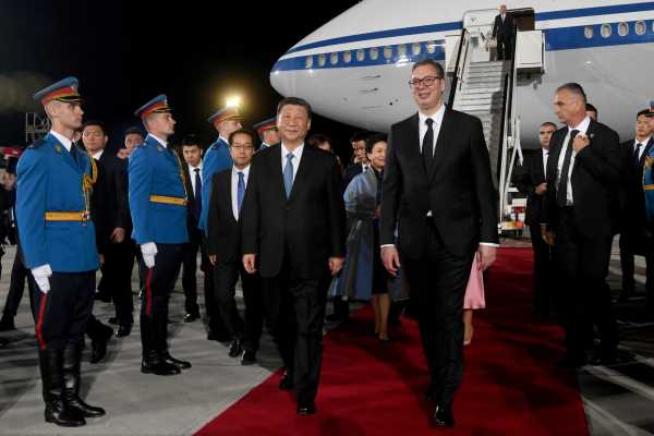 Επίσκεψη Κινέζου προέδρου στην Σερβία: Ξεκίνησαν οι συνομιλίες Σι Τζινπίνγκ- Αλεξάνταρ Βούτσιτς