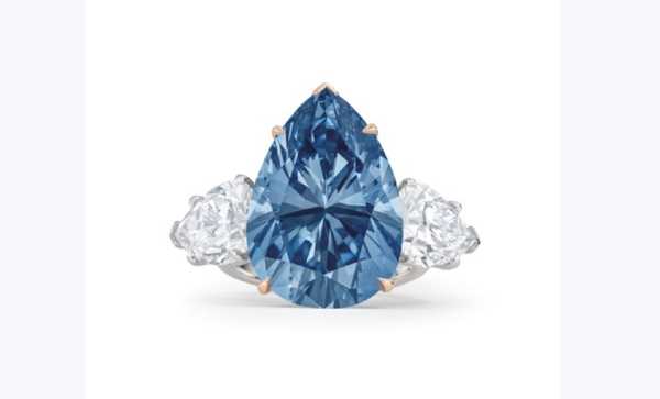 Ελβετία: Εντυπωσιακό μπλε διαμάντι πουλήθηκε στην τιμή των 41 εκατ. ευρώ σε δημοπρασία του οίκου Christie’s