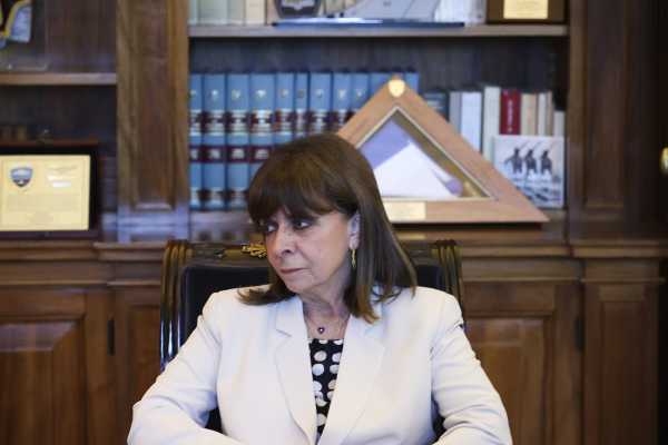 Κ. Σακελλαροπούλου: Καταδικάζει απερίφραστα την επίθεση της Χαμάς στο Ισραήλ