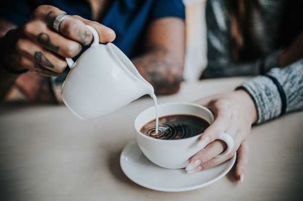 Έρευνα: Η ακρίβεια βάζει «φρένο» στον καφέ εκτός σπιτιού