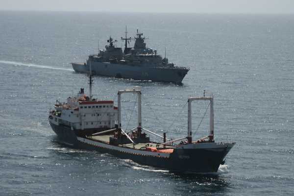Ισπανικό πολεμικό πλοίο της EU NAVFOR ATALANTA κατευθύνεται προς το MV Ruen που πιθανόν να έχει πέσει θύμα πειρατείας