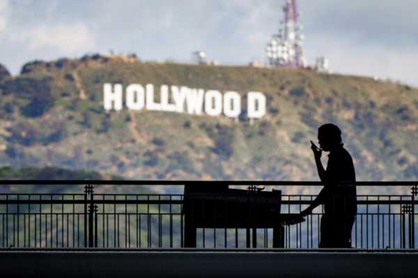 ΗΠΑ: Σε τερματισμό της απεργίας καλεί η συντεχνία των σεναριογράφων στο Χόλιγουντ
