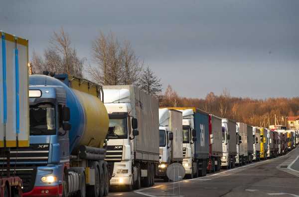 Πολωνία: Αδύνατη η επιστροφή χιλιάδων ουκρανικών φορτηγών λόγω του δεκαήμερου αποκλεισμού των συνόρων από τους Πολωνούς οδηγούς φορτηγών