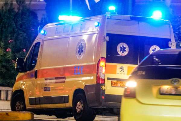 Δύο τραυματίες από πυροβολισμούς στην πλατεία Βάθης – Καταγγέλλουν επίθεση αγνώστου από μπαλκόνι