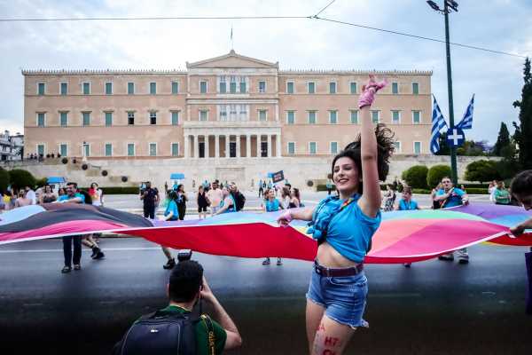 Athens Pride: Με κεντρικό σύνθημα «Μία φορά κι έναν καιρό» πραγματοποιήθηκε η παρέλαση της Υπερηφάνειας