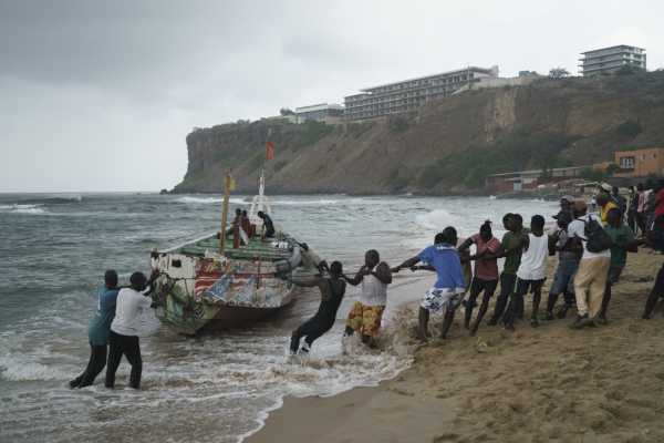 Τουλάχιστον 17 άνθρωποι έχασαν τη ζωή τους στη Σενεγάλη μετά από ανατροπή βάρκας μεταναστών