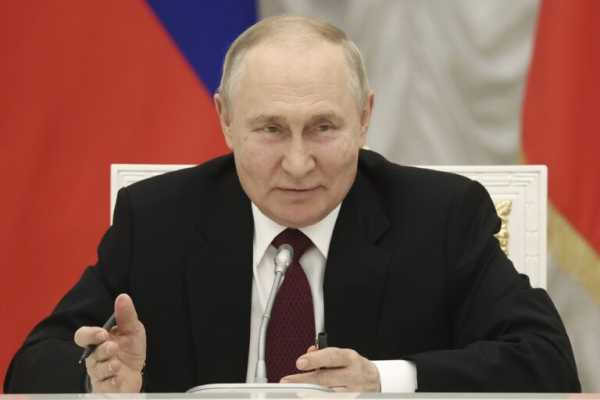 Σε λίγες ώρες η προβολή της συνέντευξης του Βλαντίμιρ Πούτιν στον Αμερικανό παρουσιαστή Τάκερ Κάρλσον