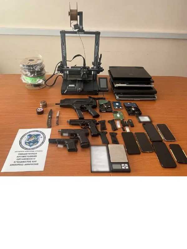 ΕΛ. ΑΣ.: Εξάρθρωση δικτύου νεαρών που κατασκεύαζαν πυροβόλα από 3D εκτυπωτή – Τέσσερις συλληφθέντες