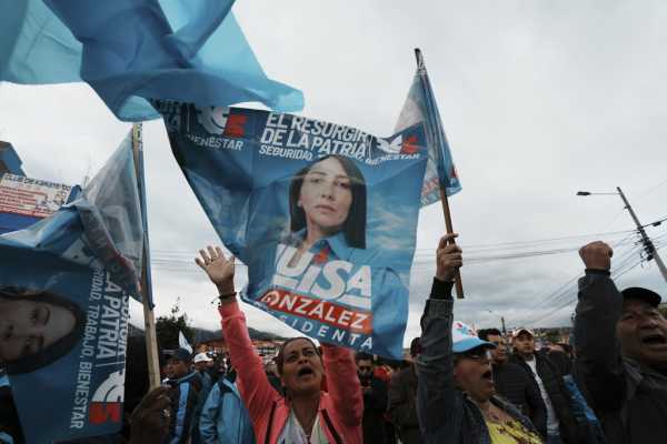 Ισημερινός: Προβάδισμα για την 45χρονη Λουίσα Γκονσάλες – Στον δεύτερο γύρο πέρασε ο υποψήφιος της δεξιάς Ντανιέλ Νομπόα