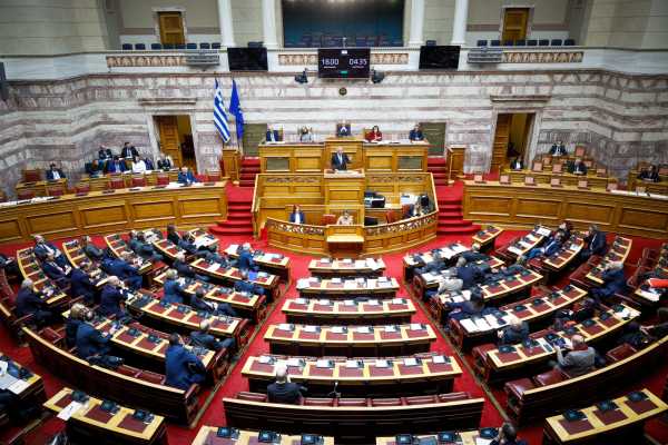 Βουλή – Τροπολογία για το κόμμα Κασιδιάρη: «Ναι» από ΠΑΣΟΚ ΚΙΝΑΛ, «όχι» από ΣΥΡΙΖΑ, ΚΚΕ, Ελληνική Λύση &amp; Μέρα25