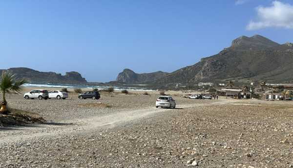 Φαλάσαρνα: Απαγόρευση στάθμευσης οχημάτων στην παραλία της Παχειάς Άμμου