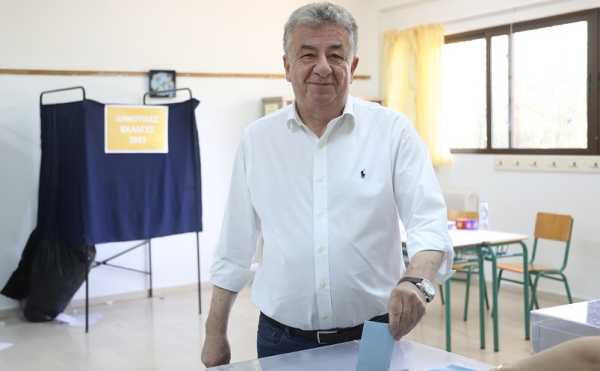 Ψήφισε ο Σταύρος Αρναουτάκης: “Σήμερα είναι η γιορτή της αυτοδιοίκησης” (φώτο)