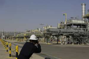 Μίνι ράλι στις τιμές του πετρελαίου – Μειώνει την ημερήσια παραγωγή της η Σαουδική Αραβία