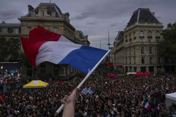 Ακραία πολιτική πόλωση στη Γαλλία: Μάχη των δημοκρατικών κομμάτων να βάλουν «φρένο» στην ακροδεξιά