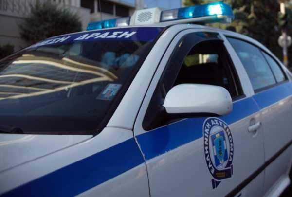Παλαιό Φάληρο: Εντοπίστηκε κλεμμένο όχημα με ένα καλάσνικοφ και εύφλεκτο υλικό – Στο σημείο πυροτεχνουργοί