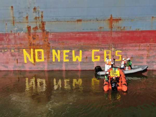 Greenpeace: Η βιομηχανία ορυκτού αερίου ωθεί τις ΗΠΑ και την Ευρώπη σε συμβόλαια που «ψήνουν» τον πλανήτη