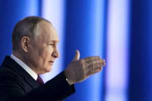 Ένταλμα σύλληψης για Πούτιν: «Νομικό κενό» υποστηρίζει η Μόσχα – «Δικαιολογημένο» λέει ο Μπάιντεν