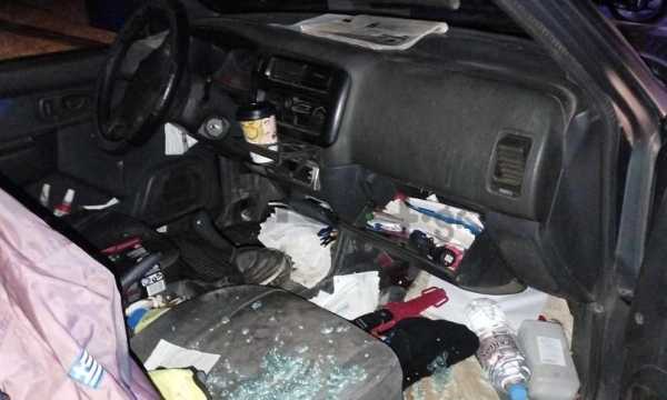 Χανιά: Έπιασαν τον διαρρήκτη την ώρα που έσπαγε το τζάμι αυτοκινήτου (φώτο)