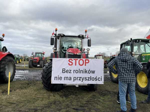Πολωνία: «Μπλόκα» αγροτών σε πάνω από 160 δρόμους της χώρας