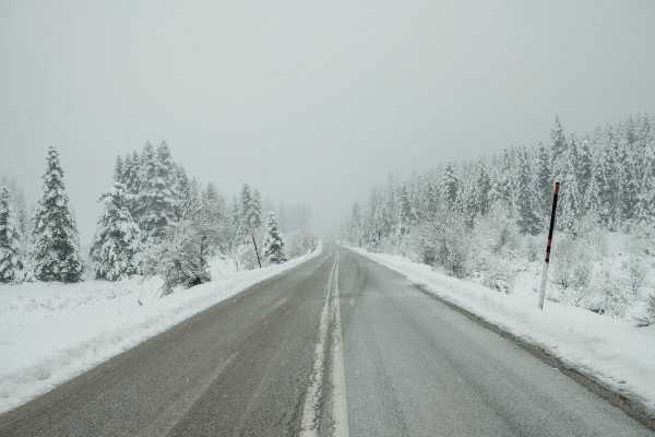 Καιρός: Βουτιά 15 βαθμών της θερμοκρασίας στη Φλώρινα – Πού χρειάζονται αλυσίδες λόγω χιονιού