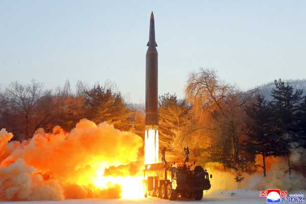 Εκτόξευση βαλλιστικού πυραύλου μεγάλου βεληνεκούς από τη Βόρεια Κορέα – Προσγειώθηκε εντός της ιαπωνικής ΑΟΖ