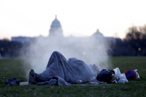 ΗΠΑ: Εκκενώθηκε ένας καταυλισμός αστέγων σε απόσταση αναπνοής από τον Λευκό Οίκο