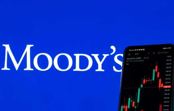 Moody’s: Ισχυρή ψήφος στις ελληνικές τράπεζες