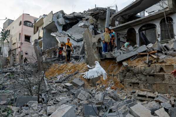 Θάνατος και απόγνωση στα συντρίμμια: Η Γάζα μετά τους βομβαρδισμούς (φωτογραφίες – ευαίσθητο περιεχόμενο)