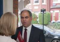 Βρετανία: Κυπριακής καταγωγής βουλευτής των εργατικών προσωρινά εκτός κόμματος