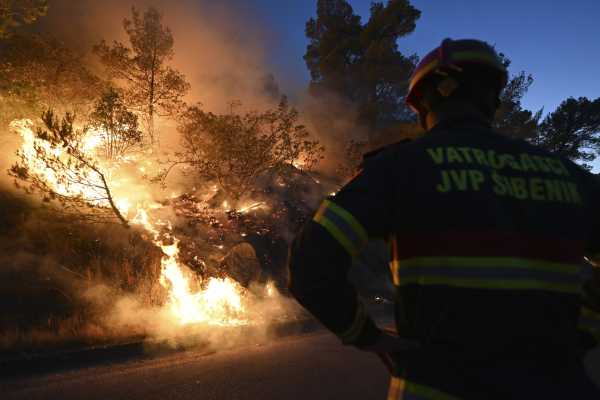 Κροατία: Σε εξέλιξη η πυρκαγιά κοντά στο Ντουμπρόβνικ