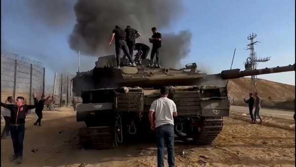 Επίθεση στο Ισραήλ: Αναφορές για «αιχμαλώτους πολέμου» από τη Χαμάς – Τι γνωρίζουμε (video)