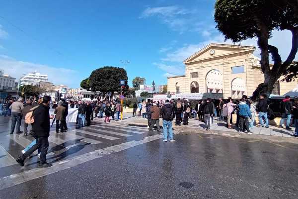 Χανιά: Συγκέντρωση διαμαρτυρίας στη Δημοτική Αγορά με φόντο την τραγωδία στα Τέμπη (pics)
