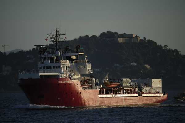 Γαλλία: 25 μετανάστες στα ανοιχτά της Λιβύης διέσωσε το πλοίο Ocean Viking – Πολλοί αγνοούνται