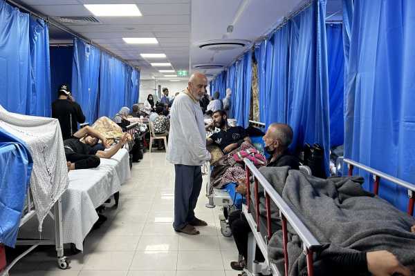 Γάζα: Πρώην χειρουργός στο αλ Σίφα δεν θέλει «να βλέπει πια τραυματίες» – «Κάναμε χειρουργεία στο πάτωμα, πάνω σε φορεία»