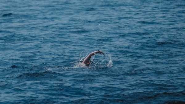 Κορινθιακός: Ρεκόρ κολύμβησης ανοικτής θάλασσας από Βέλγο που διένυσε 131 χλμ.