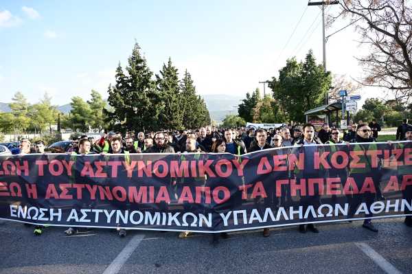 Συγκέντρωση διαμαρτυρίας αστυνομικών στην Αθήνα – Ζητούν την απεμπλοκή τους από τα μέτρα ασφαλείας στους αγωνιστικούς χώρους