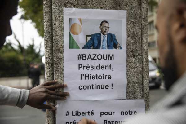 Ελεύθερος υπό όρους ο 22χρονος γιος του έκπτωτου προέδρου του Νίγηρα, Μπαζούμ
