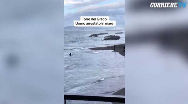Ιταλία – Corriere della Sera: 32χρονος προσπάθησε να διαφύγει τη σύλληψη βουτώντας στη θάλασσα
