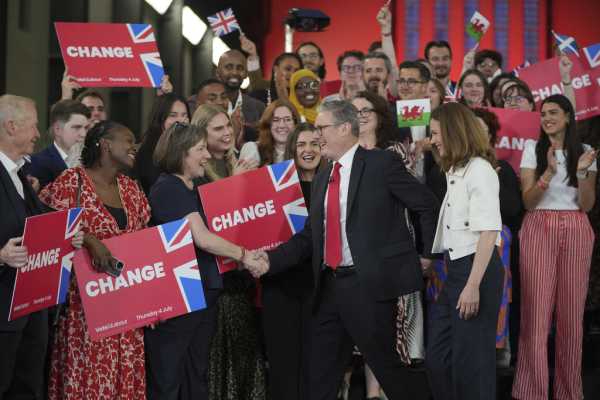 Η Βρετανία στο «κόκκινο» – Νέος πρωθυπουργός με 326 έδρες ο Σερ Κιερ Στάρμερ