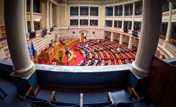 Συζήτηση για προϋπολογισμό: Ένταση στη Βουλή για την ακρίβεια και την αισχροκέρδεια