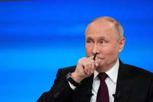 «Πότε η πραγματική Ρωσία θα πάψει να είναι διαφορετική από αυτή της τηλεόρασης;»: Οι αμήχανες ερωτήσεις στον Πούτιν
