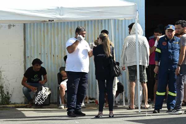 Ναυάγιο: Στα δικαστήρια Καλαμάτας επέστρεψαν διασωθέντες μετανάστες για νέα κατάθεση