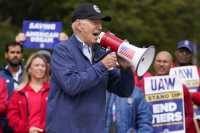 ΗΠΑ: Ο Μπάιντεν σε απεργία κατά των αυτοκινητοβιομηχανιών στο Μίσιγκαν