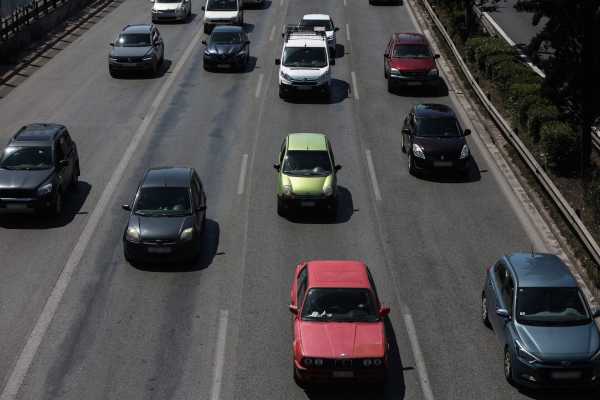 Εθνική οδός Αθηνών – Λαμίας: Τροχαίο με τραυματία – Μετ’ εμποδίων η κυκλοφορίας