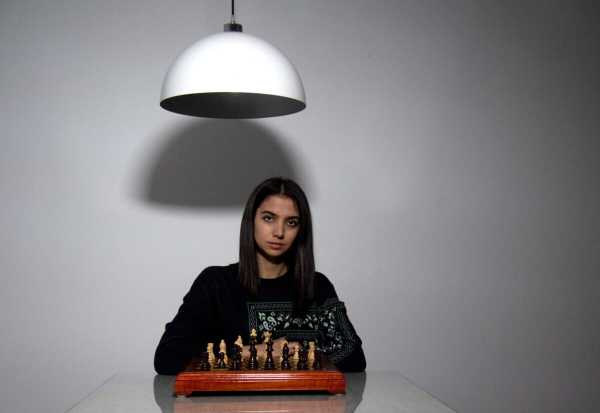 Ιρανή σκακίστρια που διαγωνίστηκε χωρίς χιτζάμπ εξασφάλισε την ισπανική υπηκοότητα