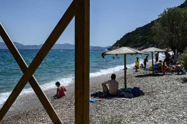 Έλεγχοι για παραβάσεις σε παραλίες: Πάνω από 1.000 καταγγελίες σε 5 ημέρες – Πρόστιμα άνω των 350.000 ευρώ