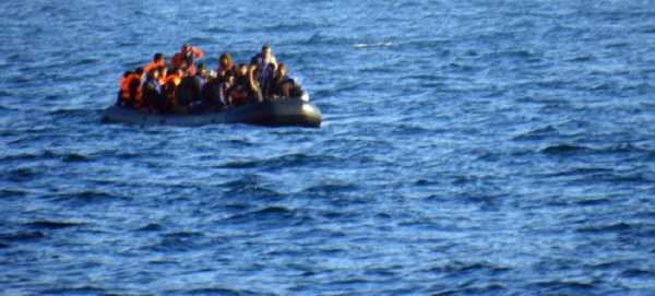 Κρήτη: Εντοπίστηκε βάρκα με τριάντα μετανάστες (φώτο)