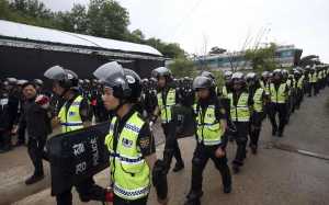 Νότια Κορέα: Επίθεση με μαχαίρι κατά αστυνομικών έξω από το γραφείο του προέδρου