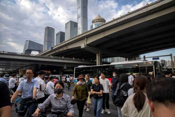 Κίνα: Αποπληθωρισμός για πρώτη φορά από το 2021 – Πώς περιπλέκει την οικονομική ανάπτυξη