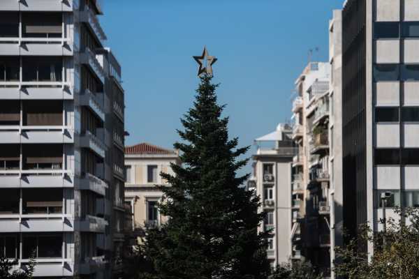 Φωταγωγείται στις 18:00 το χριστουγεννιάτικο δέντρο στο Σύνταγμα – Μουσική εκδήλωση του Δ. Αθηναίων ανοιχτή για όλους